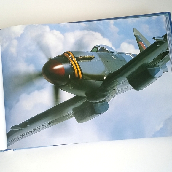 Flying Legends A Photographic Study of Combat Aircraft of WWII Hardback Book - Picture 9 of 16